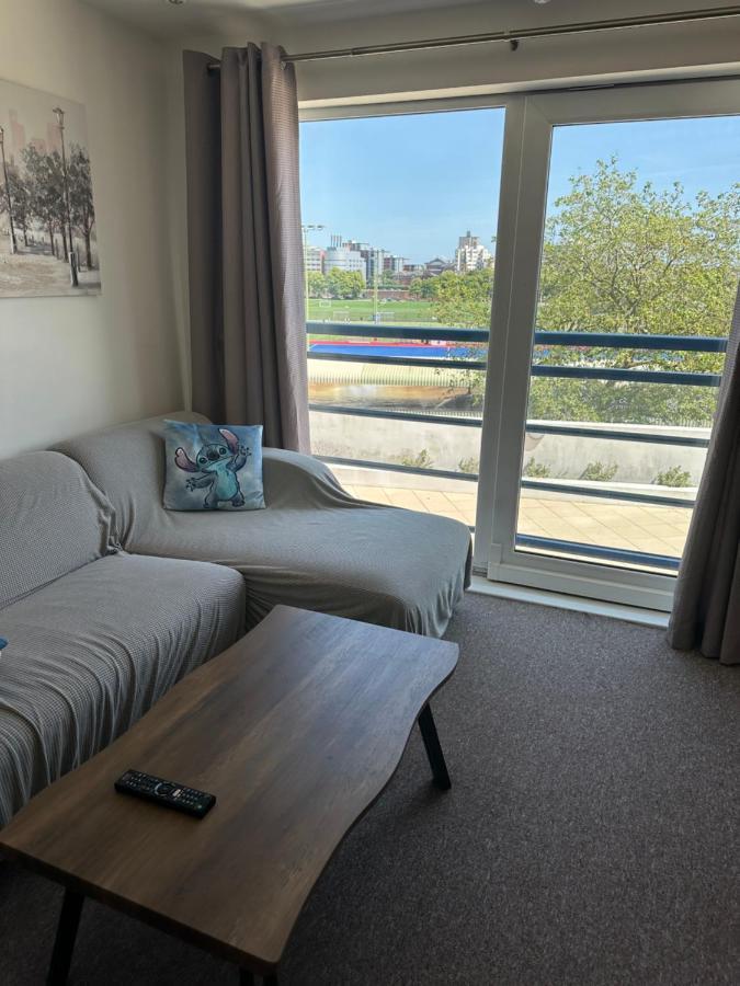 Gunwharf Quays Harbour Apartments Portsmouth Exterior foto