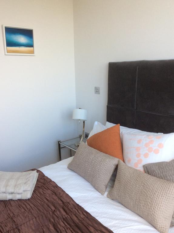 Gunwharf Quays Harbour Apartments Portsmouth Exterior foto